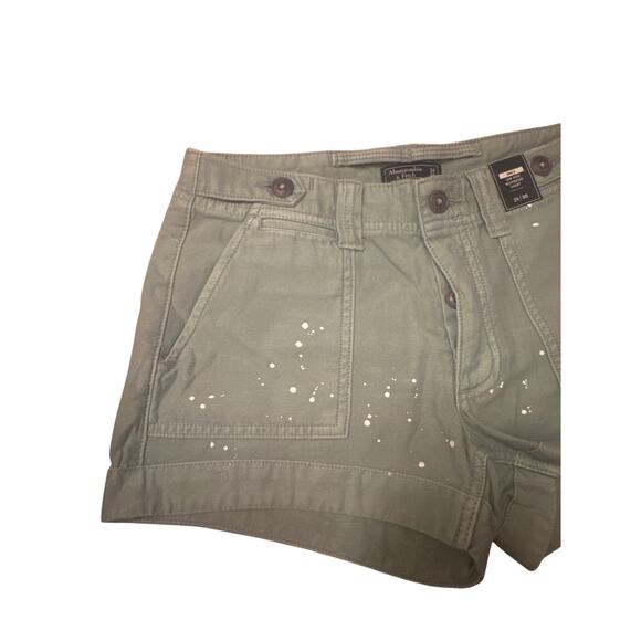 NWT Women 24 00 Abercrombie & Fitch Ames Low Rise Boyfriend Short Green Splatter - Picture 2 of 4